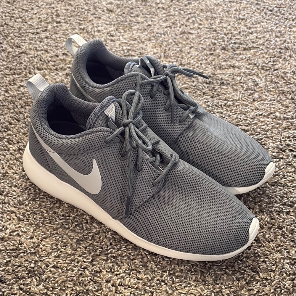 Nike Womens Roshe One Running Shoes Size 9 - grey